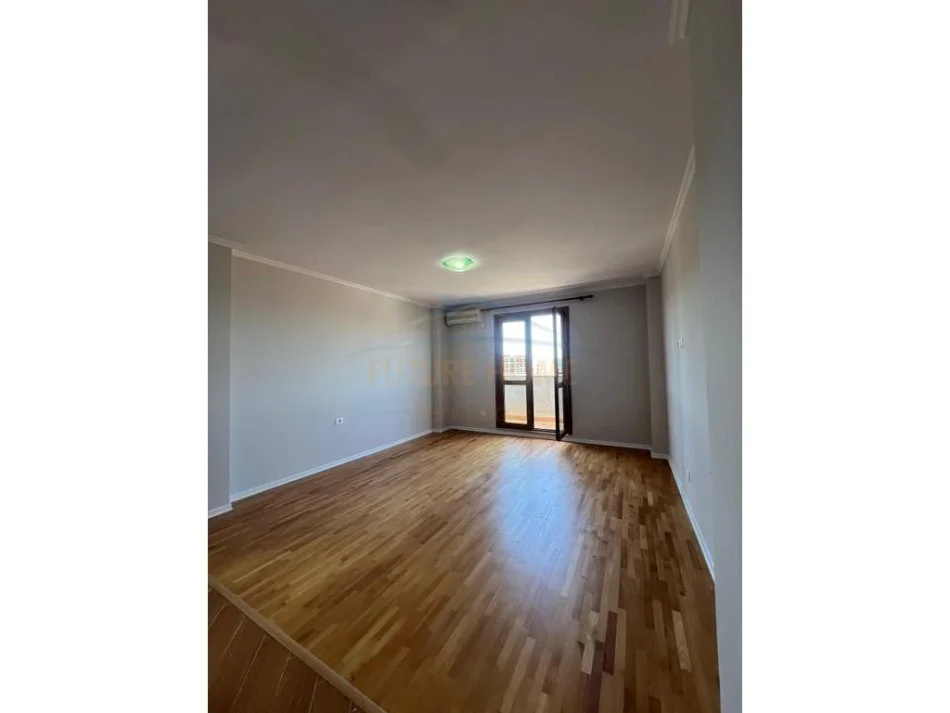 Tirane, shitet apartament 2+1+Ballkon Kati 7, 109 m² 175.000 € (Kinostudio)