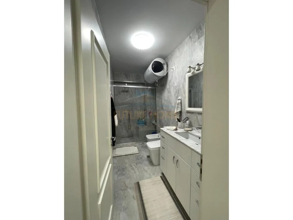 Tirane, jepet me qera apartament 2+1 Kati 4, 111 m² 800 € (Rruga e Barrikadave)