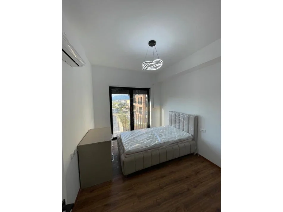 Tirane, jepet me qera apartament 2+1 Kati 2, 99 m² 800 € 