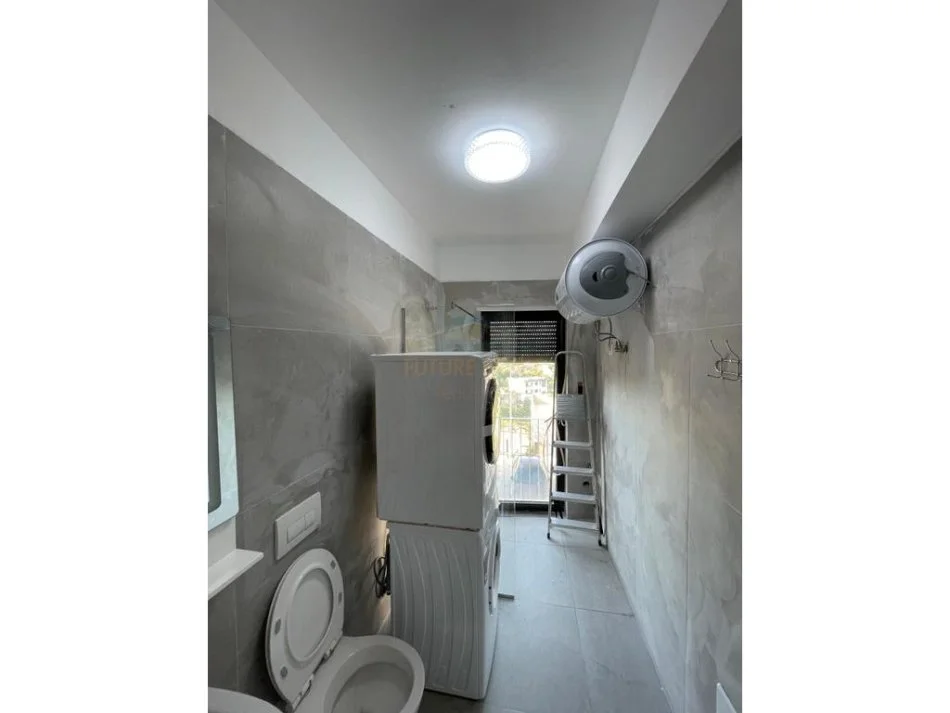 Tirane, jepet me qera apartament 2+1 Kati 2, 99 m² 800 € 