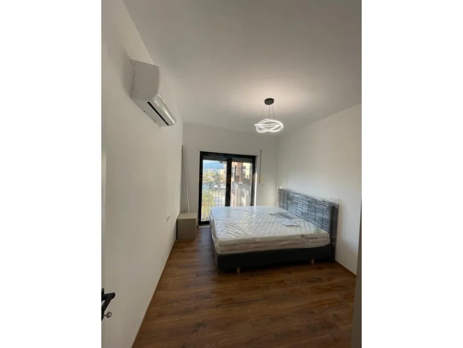 Tirane, jepet me qera apartament 2+1 Kati 2, 99 m² 800 € 
