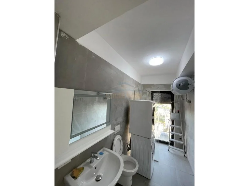Tirane, jepet me qera apartament 2+1 Kati 2, 99 m² 800 € 