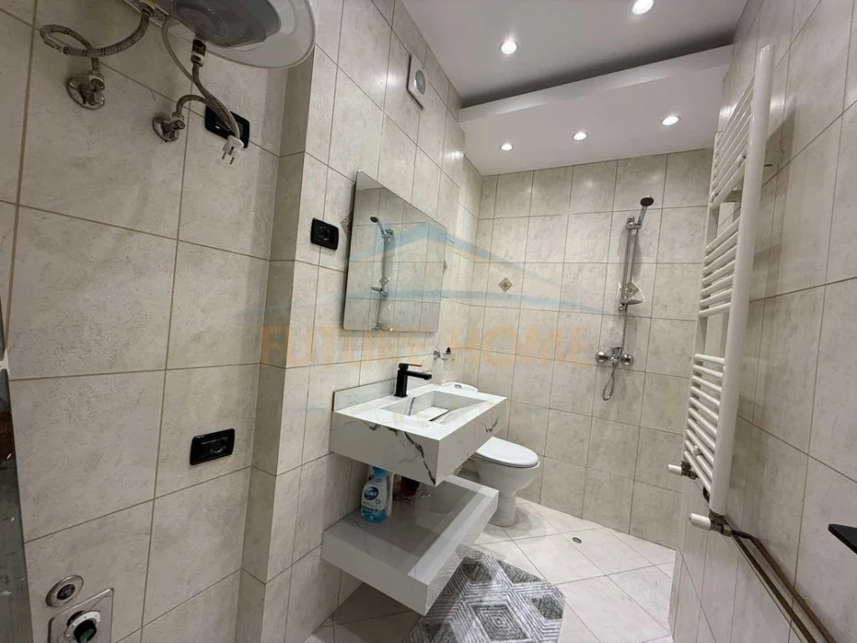 Tirane, shitet apartament 2+1+Ballkon Kati 3, 110 m² 325.000 € (Rruga e Kosovareve)