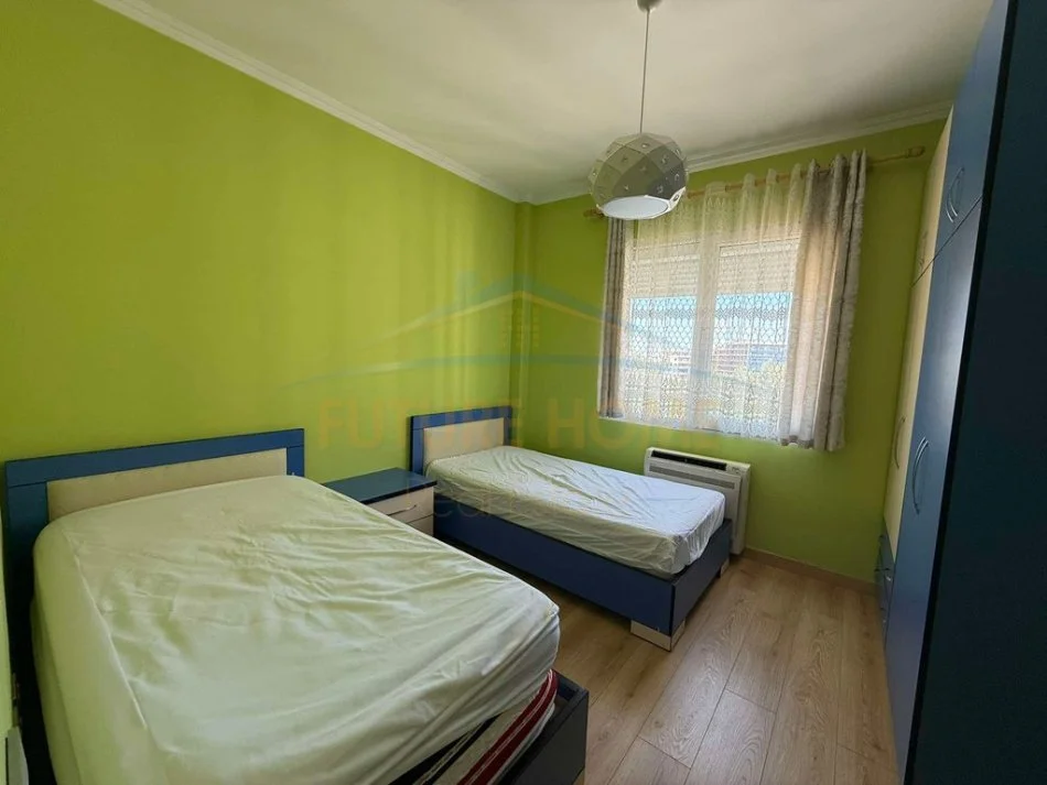 Tirane, jepet me qera apartament 3+1+Ballkon Kati 4, 134 m² 1.200 € (HOTEL RADISON)  UNA52764