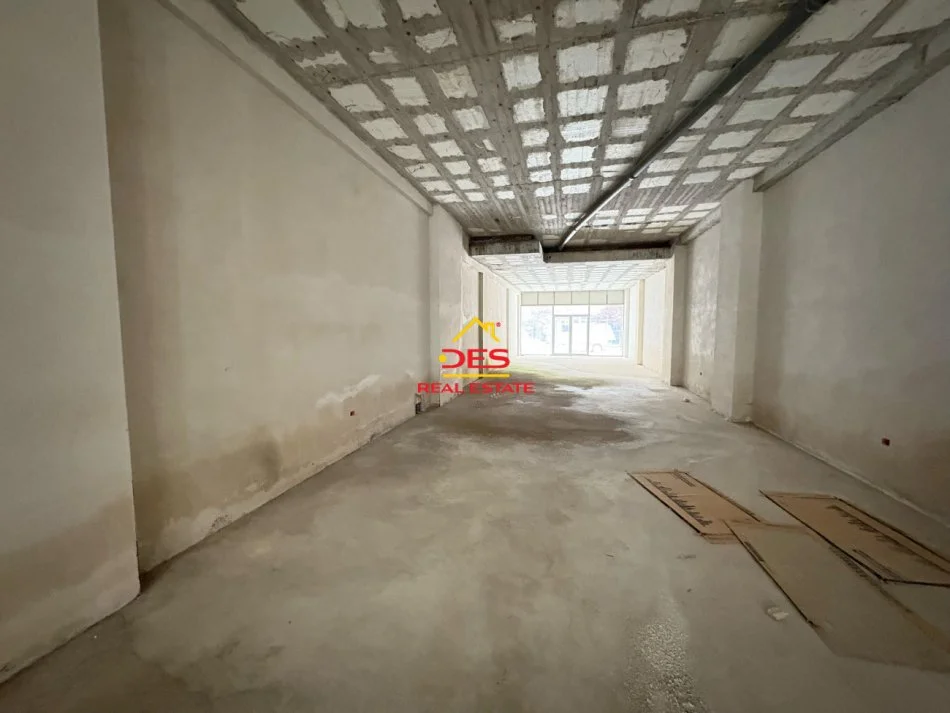Vlore, shitet ambjent biznesi Kati 0, 210 m² (Rruga Çajupi)