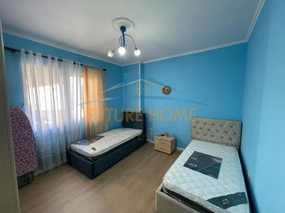 Tirane, jepet me qera apartament 2+1+Ballkon Kati 1, 103 m² 600 € 