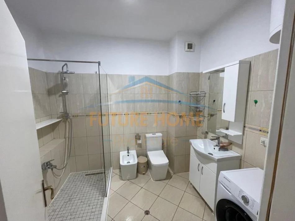 Tirane, jepet me qera apartament 2+1+Ballkon Kati 2, 102 m² 600 € 