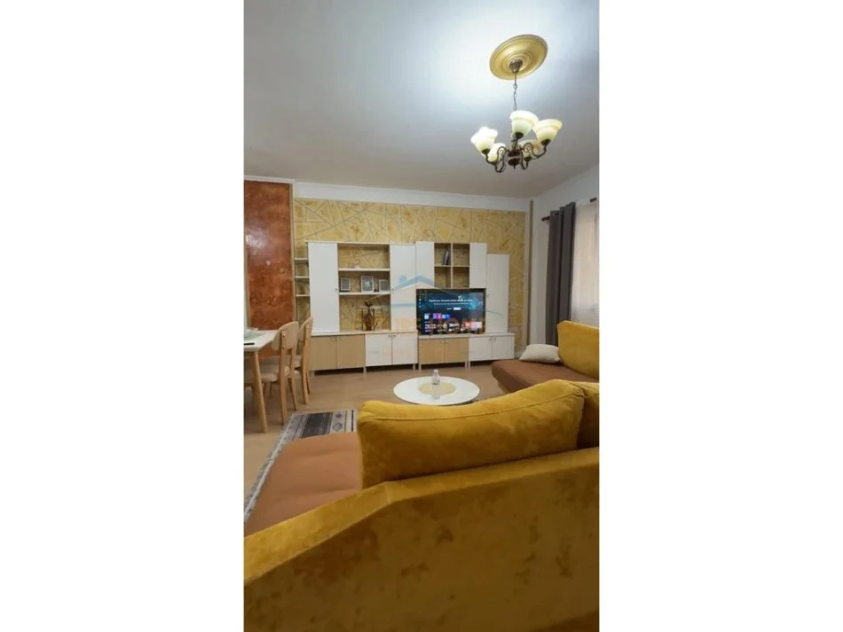 Tirane, jepet me qera apartament 2+1+Ballkon Kati 1, 103 m² 600 € 