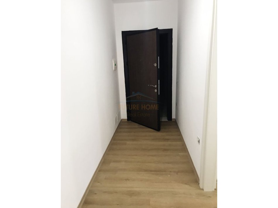 Tirane, jepet me qera apartament 2+1 Kati 6, 95 m² 650 € (FUSHA E AVIACIONIT)