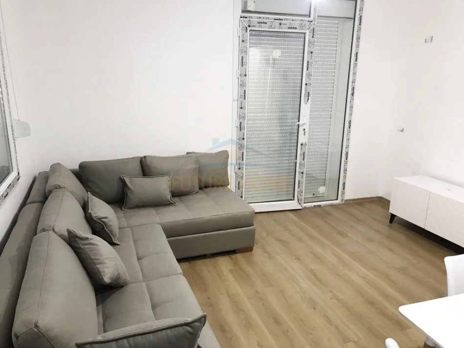 Tirane, jepet me qera apartament 2+1 Kati 6, 95 m² 550 € 