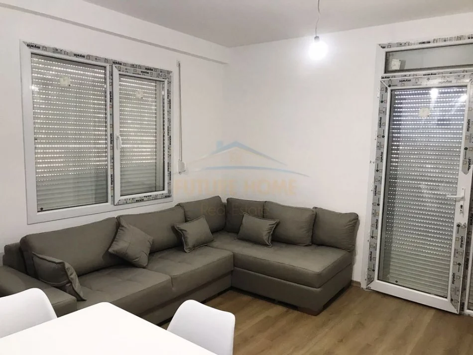 Tirane, jepet me qera apartament 2+1 Kati 6, 95 m² 550 € 