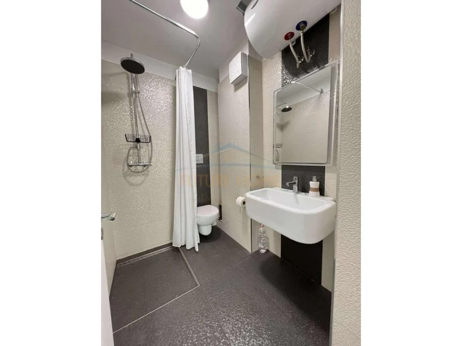 Tirane, jepet me qera apartament 1+1 Kati 5, 73 m² 700 € (PAZARI I RI)