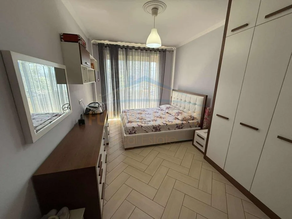 Tirane, jepet me qera apartament 2+1 Kati 5, 112 m² 500 € (unaza e re)