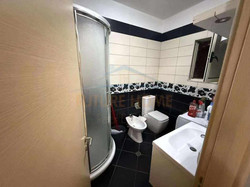 Tirane, jepet me qera apartament 2+1 Kati 5, 112 m² 500 € (unaza e re)