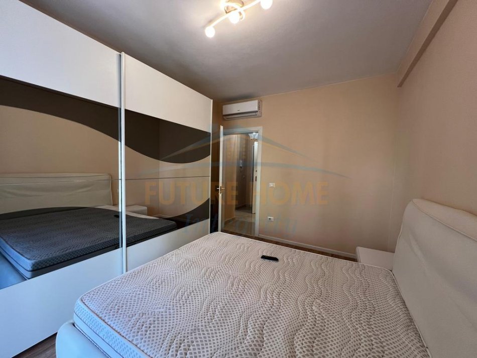 Tirane, jepet me qera apartament 2+1+Ballkon Kati 3, 79 m² 600 € (Rruga e Dibres, Kompleksi Tower Bridge)