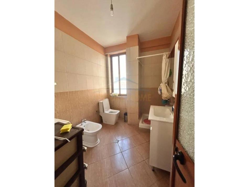 Tirane, jepet me qera apartament 1+1 Kati 3, 400 € 
