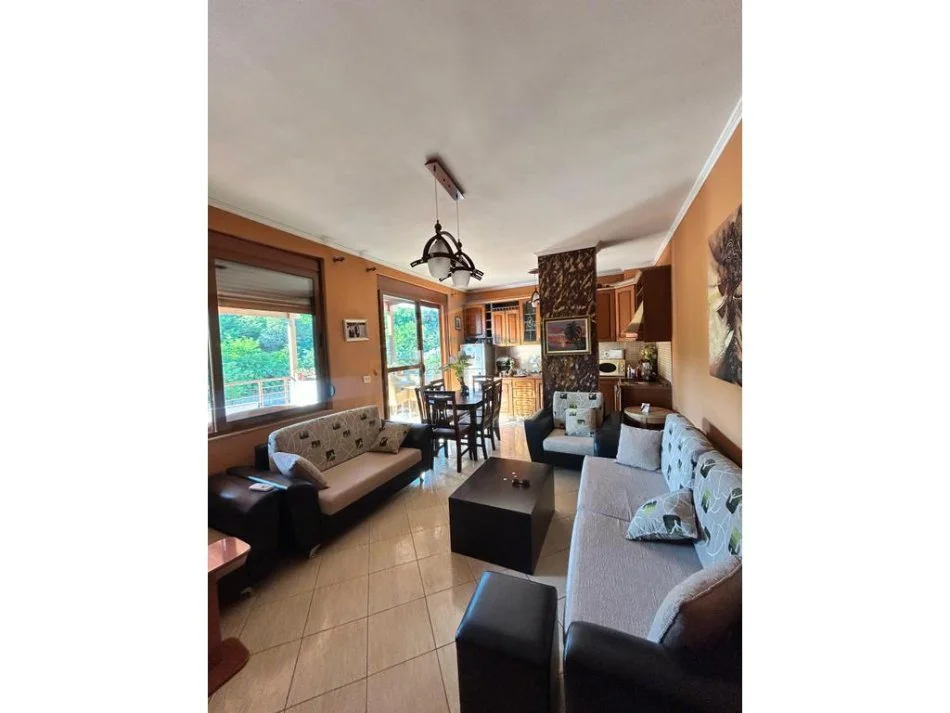 Tirane, jepet me qera apartament 1+1 Kati 3, 400 € 