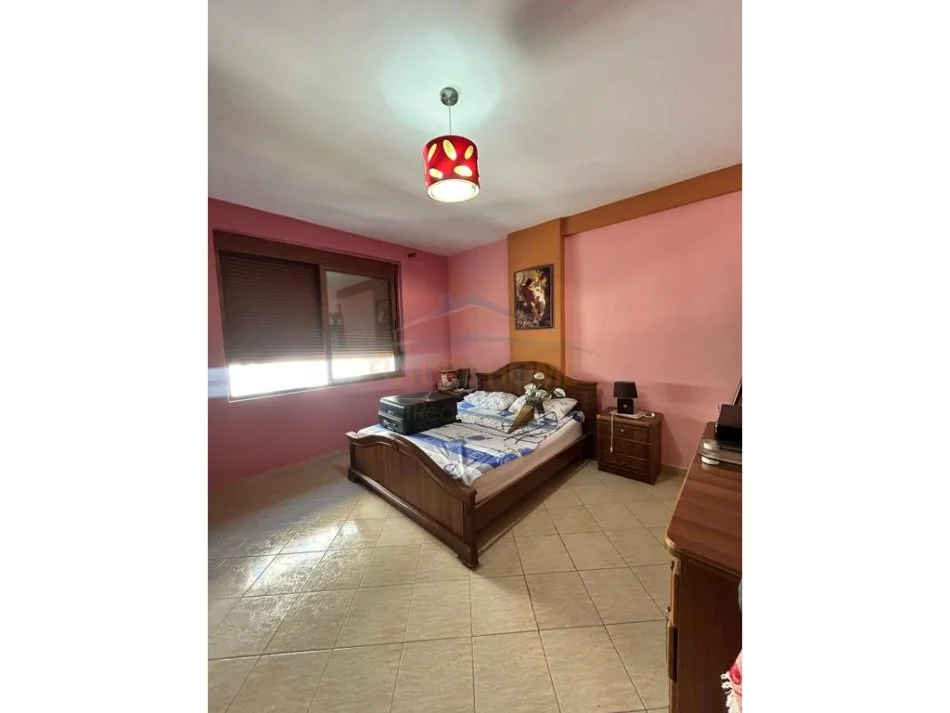 Tirane, jepet me qera apartament 1+1 Kati 3, 400 € 