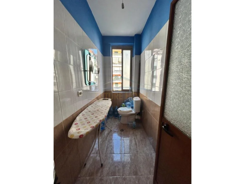 Tirane, jepet me qera apartament 1+1 Kati 3, 400 € 