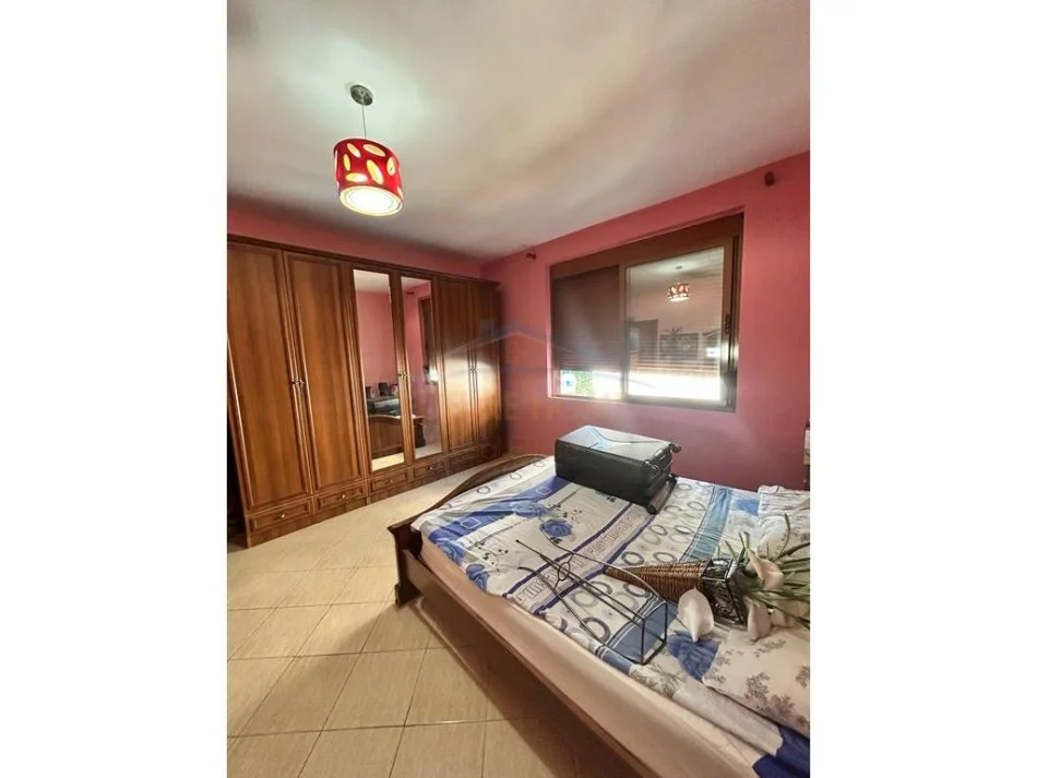 Tirane, jepet me qera apartament 1+1 Kati 3, 400 € 