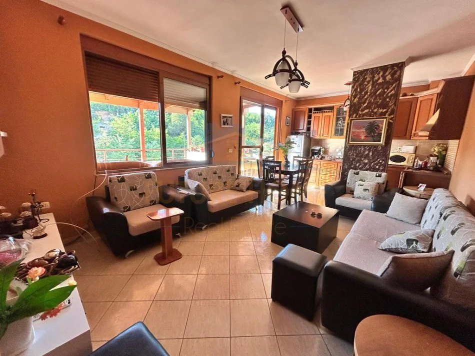 Tirane, jepet me qera apartament 1+1 Kati 3, 400 € 