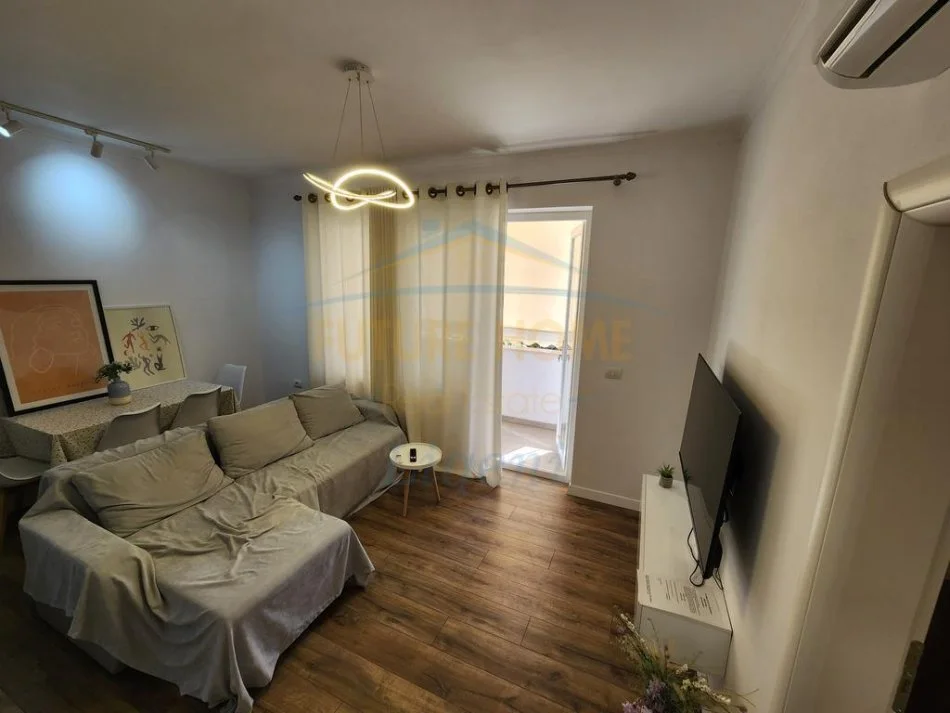 Tirane, jepet me qera apartament 1+1 Kati 5, 70 m² 650 € 