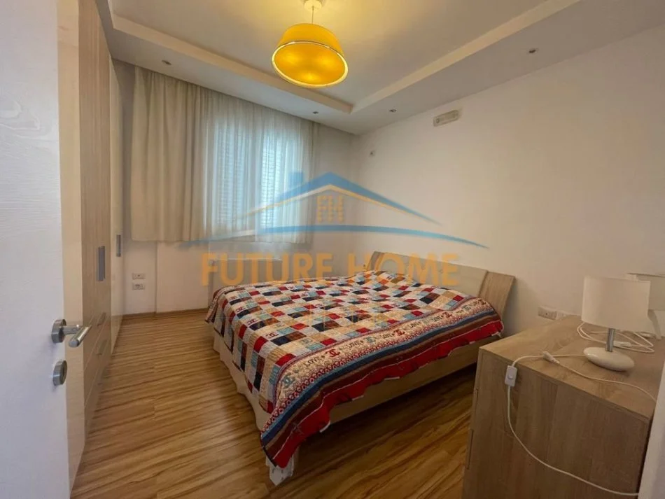 Tirane, jepet me qera 3+1+2+Post Parkimi, 180 m² 1.500 €