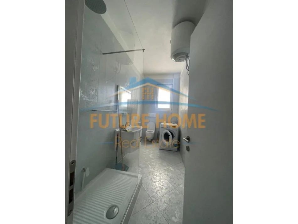 Tirane, jepet me qera 3+1+2+Post Parkimi, 180 m² 1.500 €