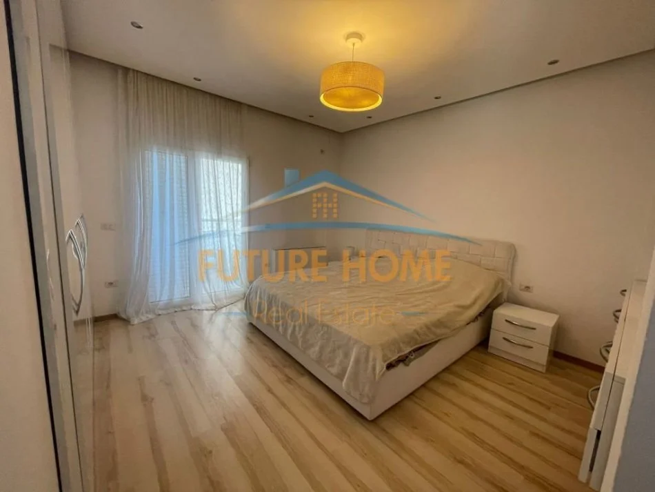 Tirane, jepet me qera 3+1+2+Post Parkimi, 180 m² 1.500 €