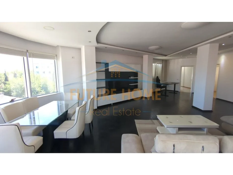 Tirane, jepet me qera 3+1+2+Post Parkimi, 180 m² 1.500 €