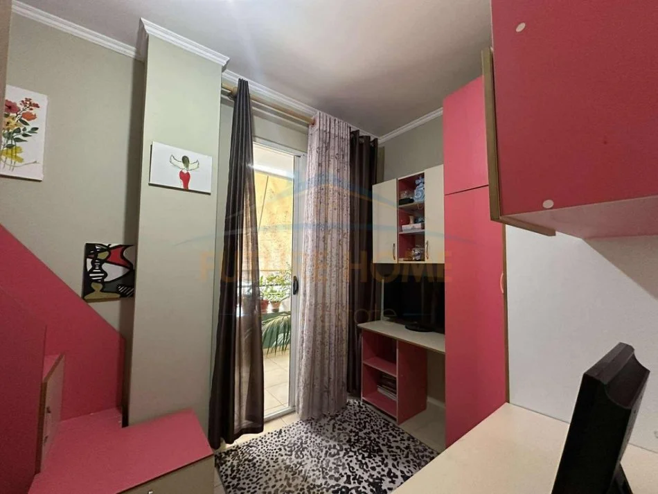 Tirane, shes 1+1 Kati 8, 91 m² 135.000 € (Yzberisht, pranë Fitness Unik.)
