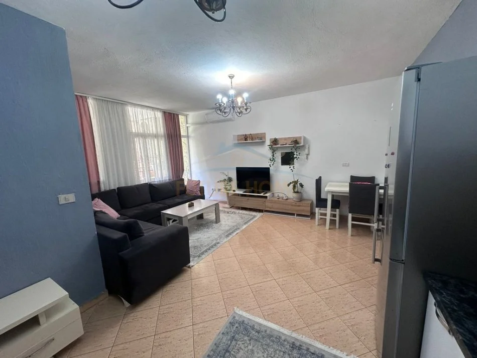 Tirane, shitet apartament 2+1+Ballkon Kati 2, 91 m² 234.000 € (Komuna e Parisit)