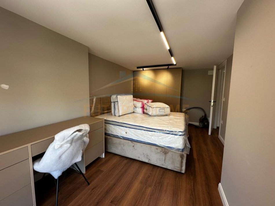 Tirane, shitet apartament 2+1 Kati 1, 104 m² 160.000 € (RRUGA E KAVAJES,PALLATI ME SHIGJETA,KOMPLEKSI GOLDEN PARK)