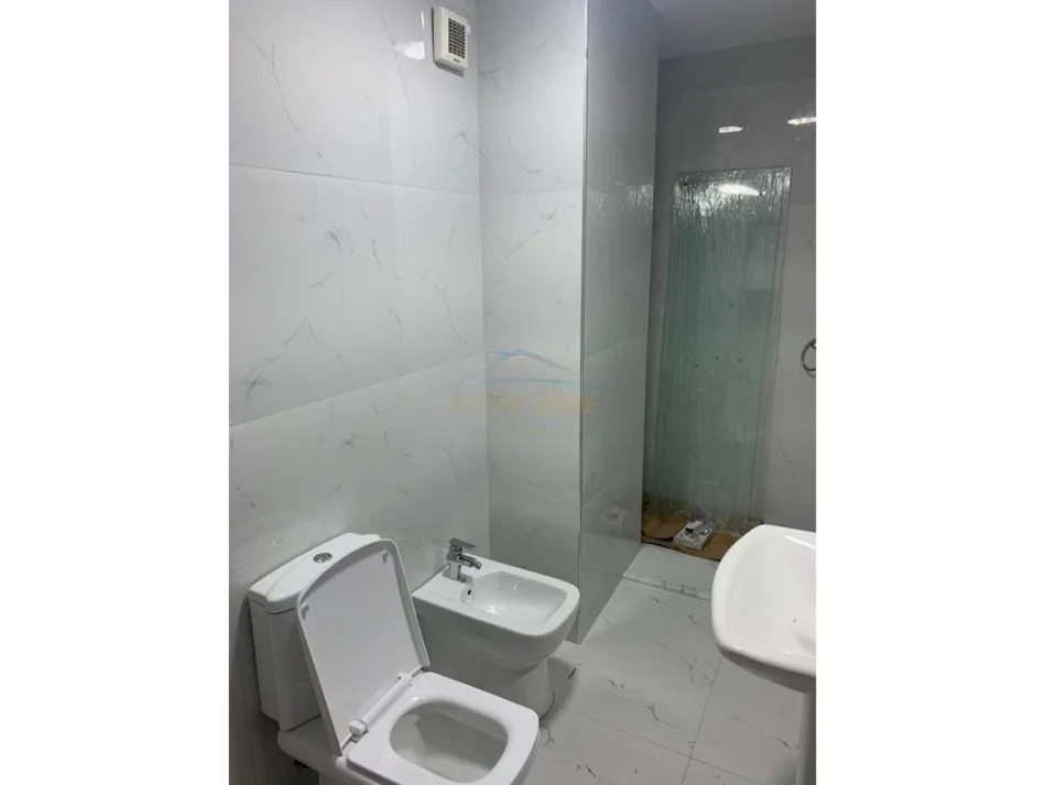Tirane, jepet me qera apartament 2+1 Kati 2, 95 m² 600 € 