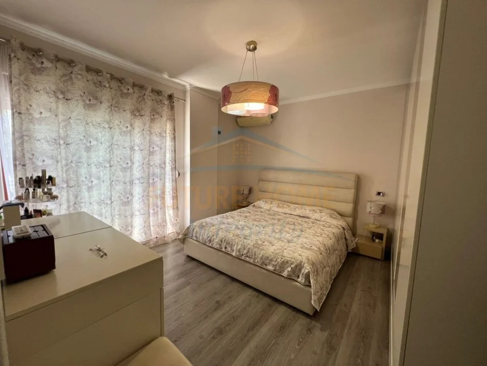 Tirane, jepet me qera apartament 2+1 Kati 3, 100 m² 450 € 