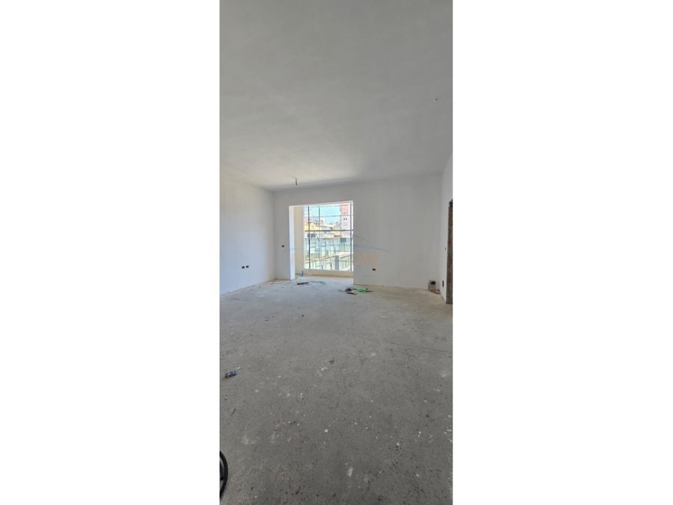 Tirane, shitet apartament 1+1 Kati 2, 70 m² 190.620 € (Kompleksi Square 21, Rruga e Kavajës.)