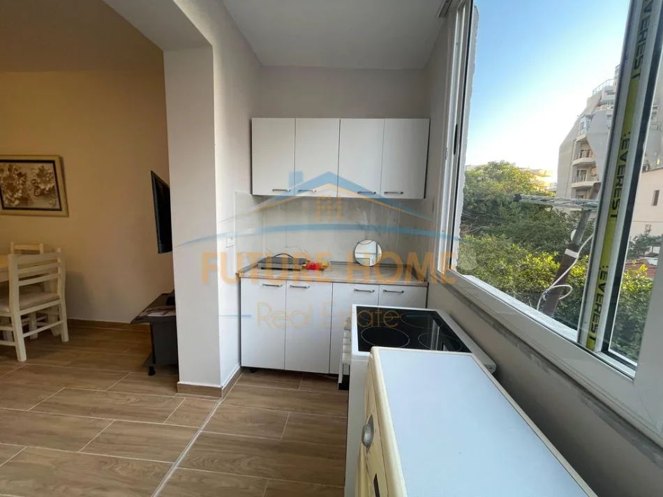 Tirane, jepet me qera apartament 1+1 Kati 2, 29 m² 330 € (Rruga e Bogdaneve)