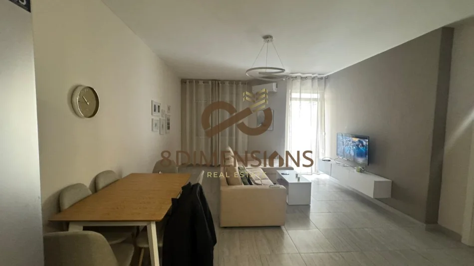 Tirane, jepet me qera apartament 1+1+Ballkon Kati 3, 70 m² 600 € (komuna e parisit)