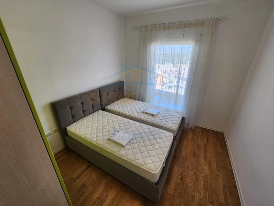 Tirane, jepet me qera apartament 2+1+Ballkon Kati 3, 110 m² 800 € (Kopshti Botanik)