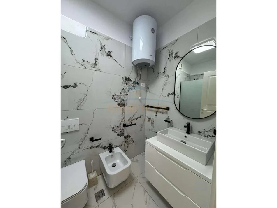 Tirane, jepet me qera apartament 2+1 Kati 2, 1.200 m² 800 € 