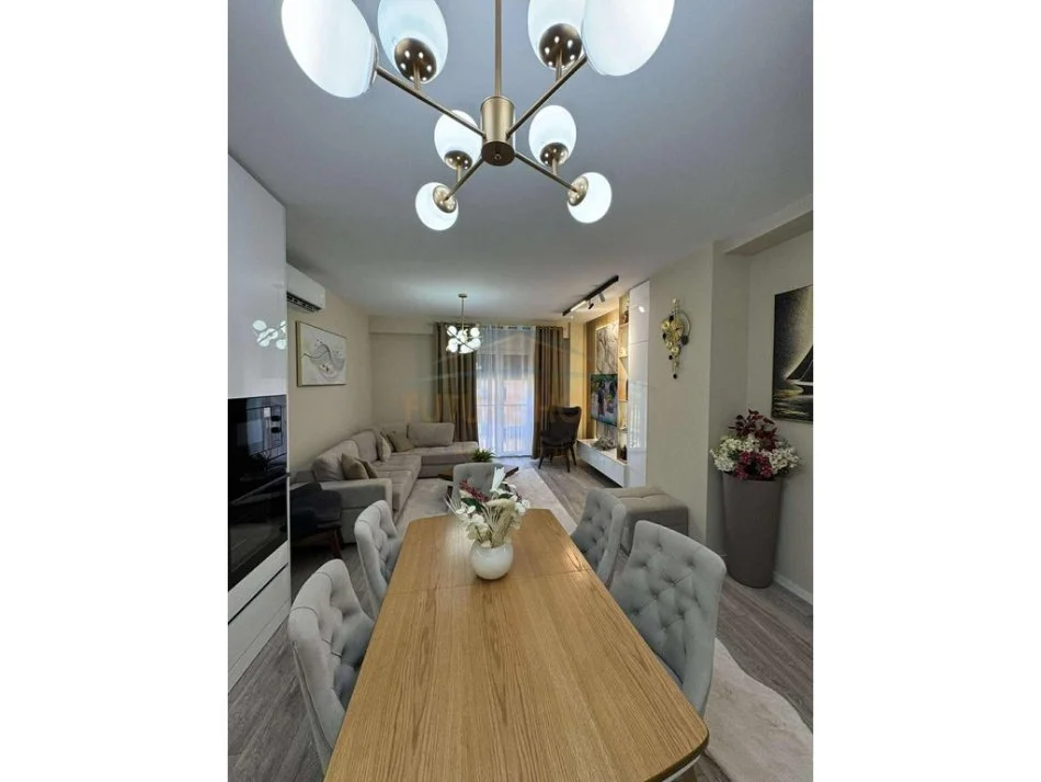 Tirane, jepet me qera apartament 2+1 Kati 2, 1.200 m² 800 € 