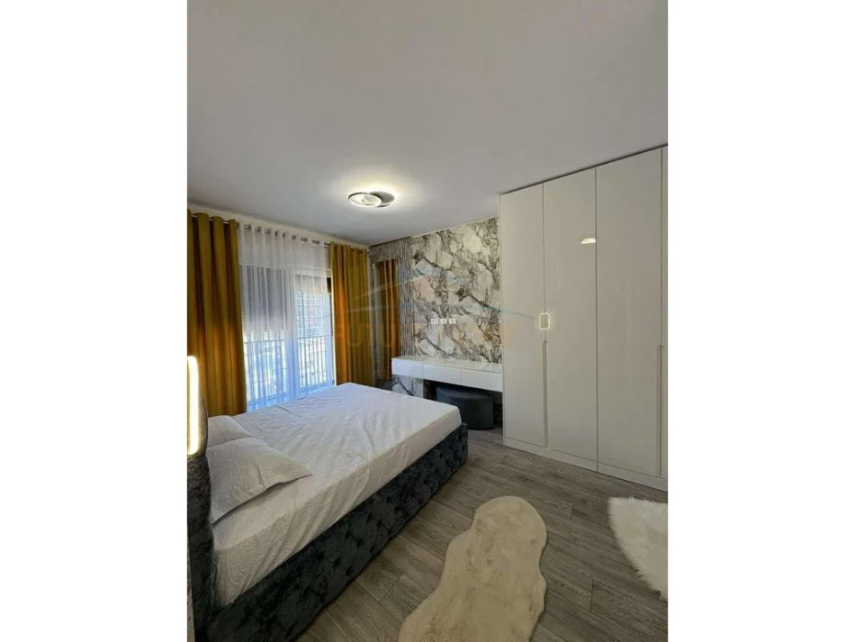 Tirane, jepet me qera apartament 2+1 Kati 2, 1.200 m² 800 € 