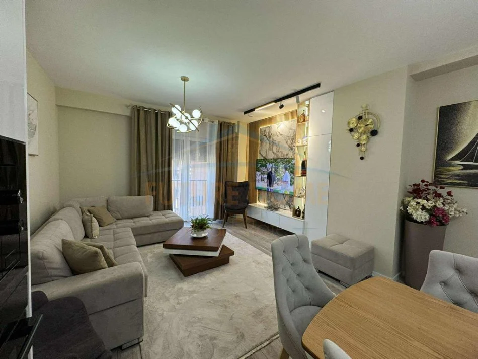 Tirane, jepet me qera apartament 2+1 Kati 2, 1.200 m² 800 € 