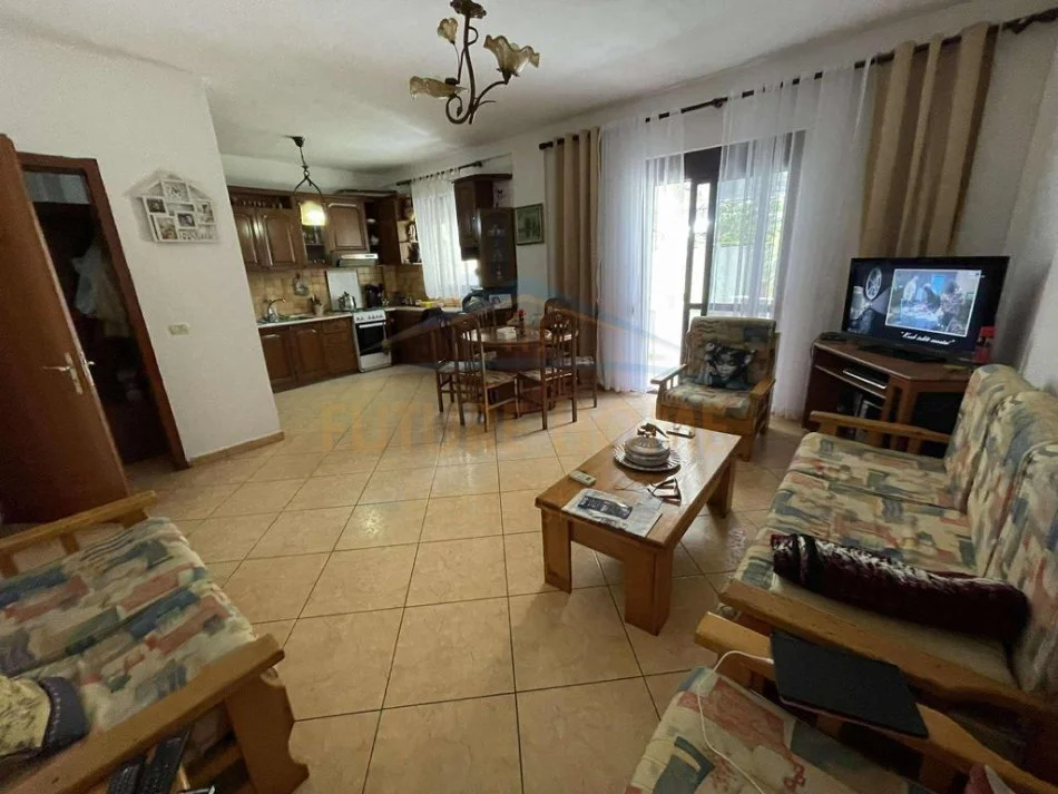 Tirane, shitet apartament 2+1+Ballkon Kati 1, 106 m² 170.000 € (Komuna Parisit)