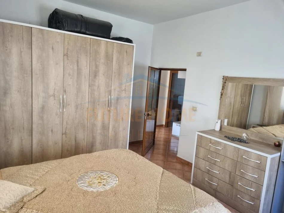 Tirane, jepet me qera apartament 2+1 Kati 2, 120 m² 500 € 