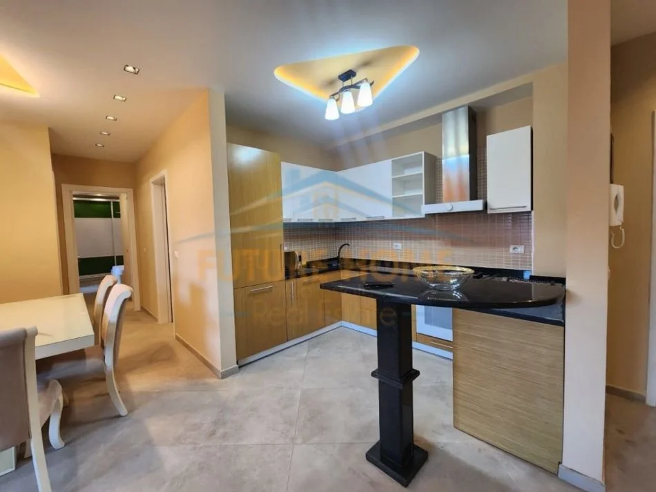 Tirane, jepet me qera apartament 2+1+2 Kati 8, 108 m² 750 €