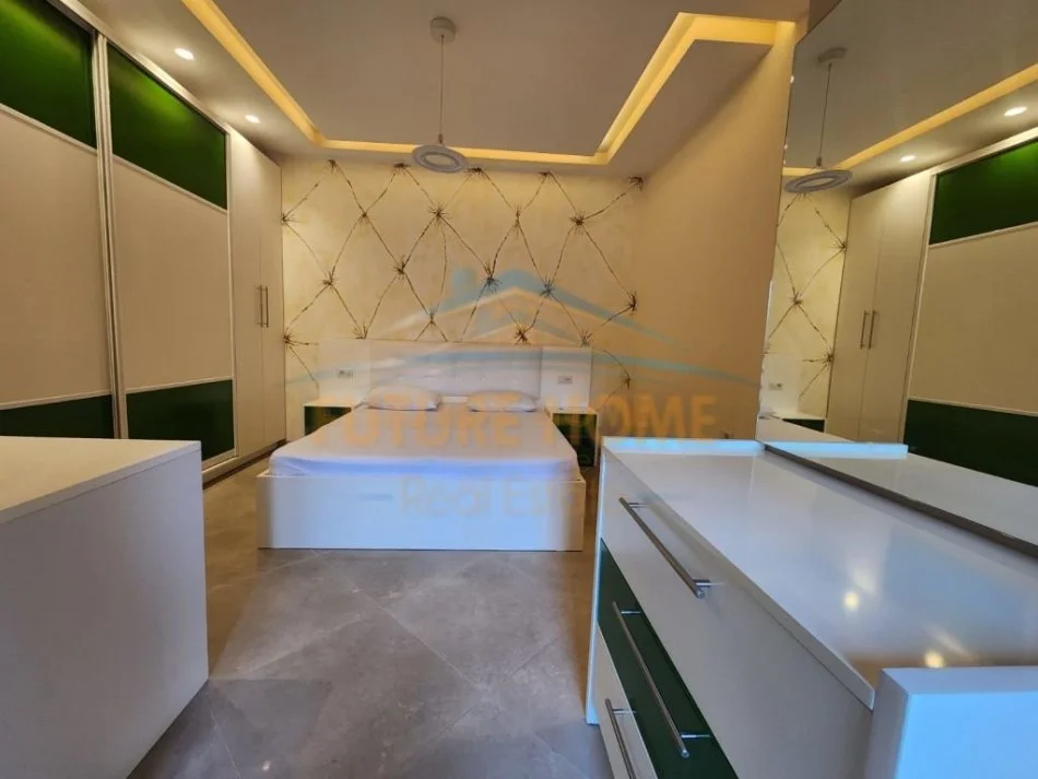 Tirane, jepet me qera apartament 2+1 Kati 8, 108 m² 750 € 