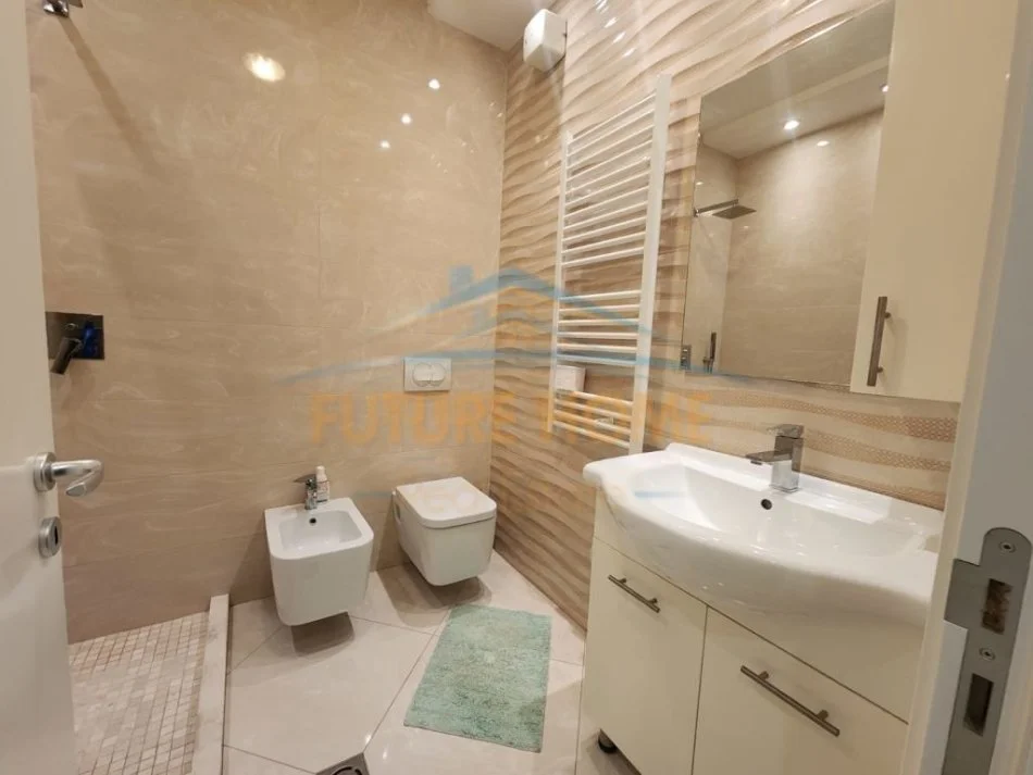 Tirane, jepet me qera apartament 2+1+2 Kati 8, 108 m² 750 €