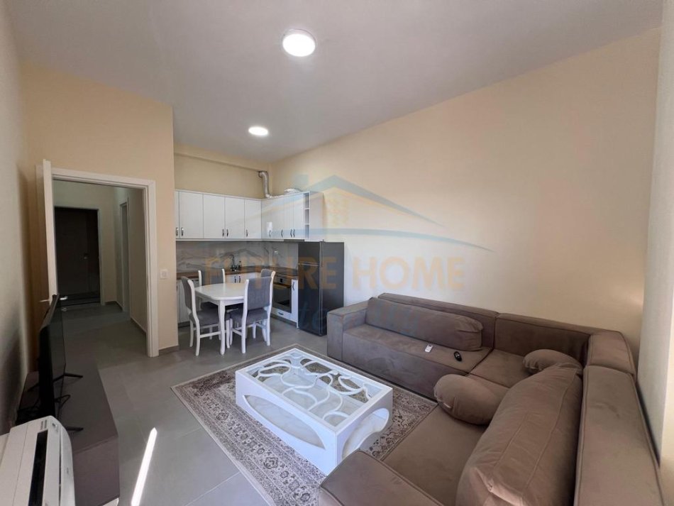 Tirane, jepet me qera apartament 2+1+Ballkon Kati 2, 102 m² 500 € (Ali Demi, prane Mangalemit)