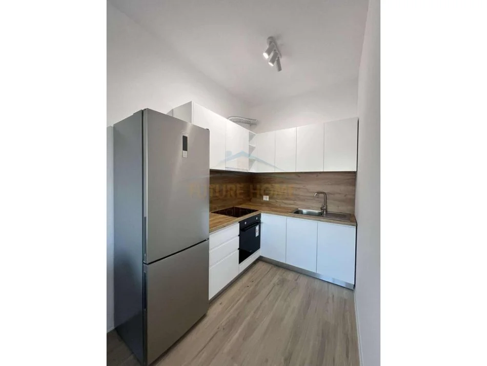 Tirane, jepet me qera apartament 1+1+Ballkon Kati 10, 59 m² 500 € (Rruga e Kavajes)